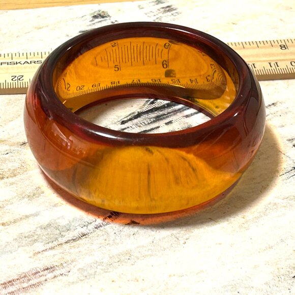 Bold Vintage Heavy Amber Iced Tea Domed Lucite Wide Bangle Bracelet Mod - Picture 3 of 11